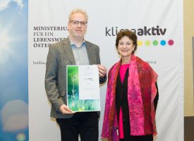 Gerhard Bartak mit Dr. Martina Schuster vom BMLFUW bei der klimaaktiv Fachtagung