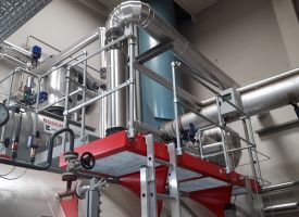 Wasserservicemodul mit Rieselentgaser und Brüdenwärmetauscher