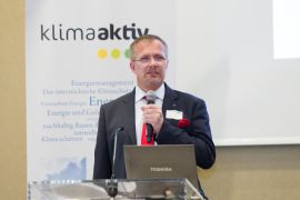 Ing. Michael Wallner präsentiert die Energieeffizienzmaßnahmen im Rahmen der klimaaktiv Fachtagung